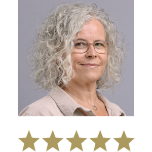 Collagen Shot™ 2 Smilende kvinde med fem stjerner under sig, der symboliserer høj tilfredshed og positive anmeldelser.