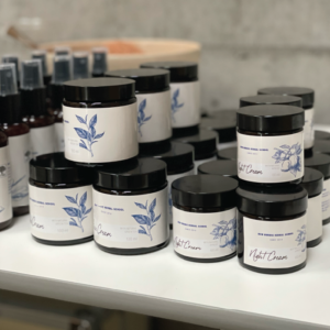 Urteskoler 27 Small containers with test products