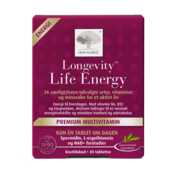 New Nordic Longevity Life Energy™ multivitamin med 36 udvalgte urter, vitaminer og mineraler, hvor vitamin B6, B12 og magnesium bidrager til et normalt energistofskifte og til at mindske træthed og udmattelse.